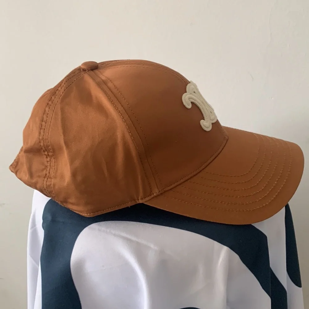 Celine Tan Cap with Cream Emblem - Picture 3 of 6